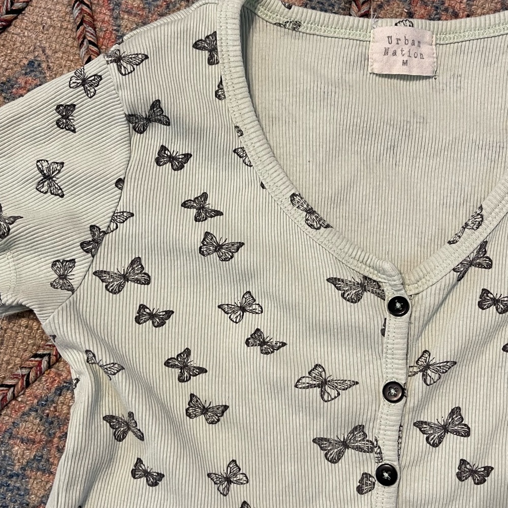 Butterfly button up shirt - Picture 4 of 4